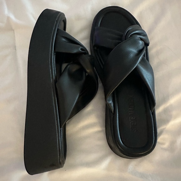 Steve Madden Black Knotted Slide Sandals - Picture 3 of 3